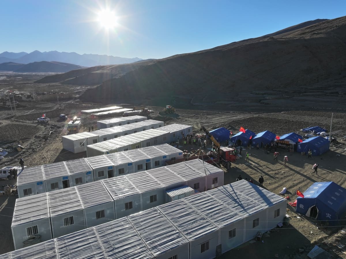 Maisons préfabriquées: un nouveau choix pour les abris d'urgence après le tremblement de terre dans le comté de Dingri, Tibet